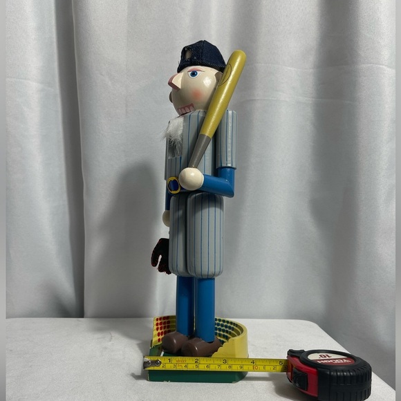 The Bombay Co. Vintage 1998 "Slugger" Baseball Nutcracker 12"X4.5"X4.5" - Picture 13 of 15